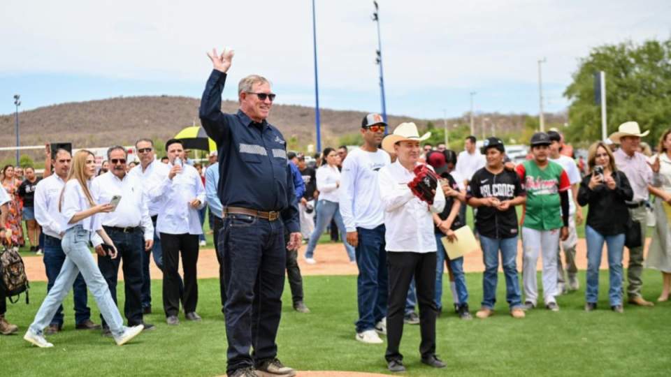 Gobernador Durazo y sector minero entregan Unidad Deportiva para niñas, niños y jóvenes del Río Sonora